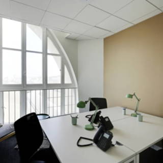 Bureau privé 16 m² 4 postes Coworking Rue de Dunkerque Paris 75010 - photo 3